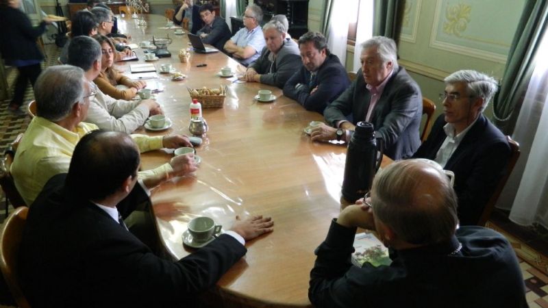 El Obispo y miembros de la Curia recibieron a la Comisión de Reforma de la Constitución