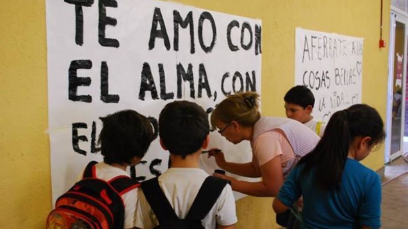 Poesía en las calles y en las escuelas con el Movimiento Acción Poética