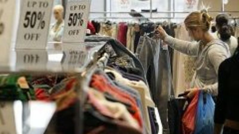 Por la devaluación del peso boliviano, compran en la Argentina