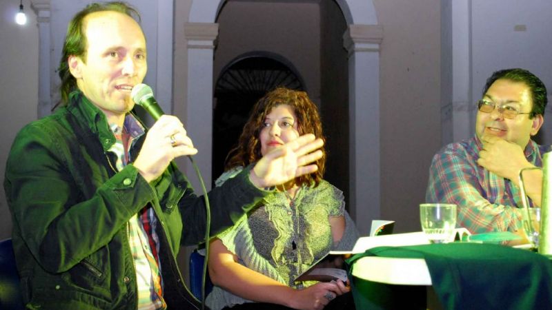 Noche de lecturas en la Expo Libros del NOA