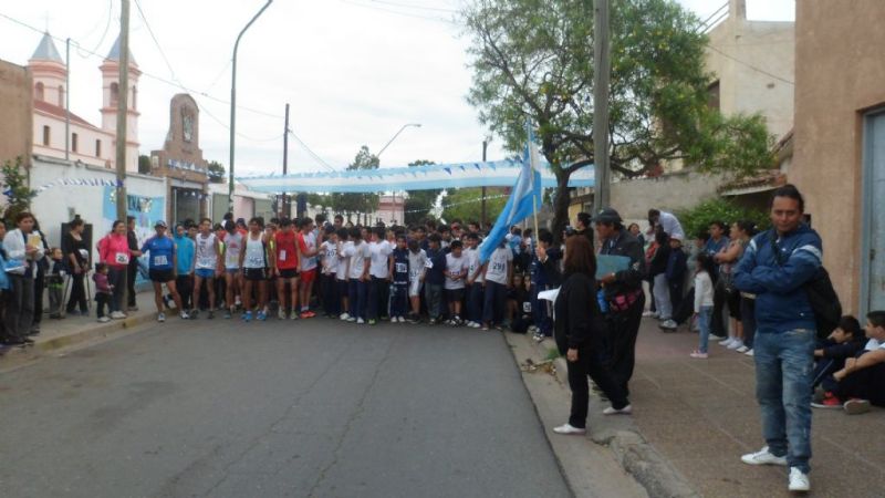 Masiva convocatoria atlética en las Bodas de Oro Colegio Ntra. Sra. Del Valle