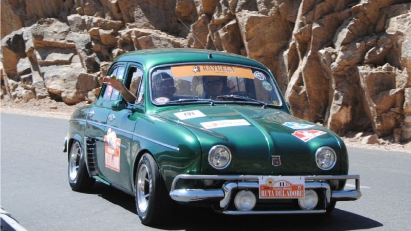 Los Autos de Época completaron la 3ra Ruta del Adobe