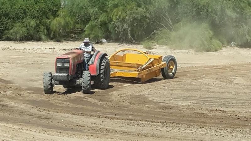 Limpieza de represas en campos de Huillapima