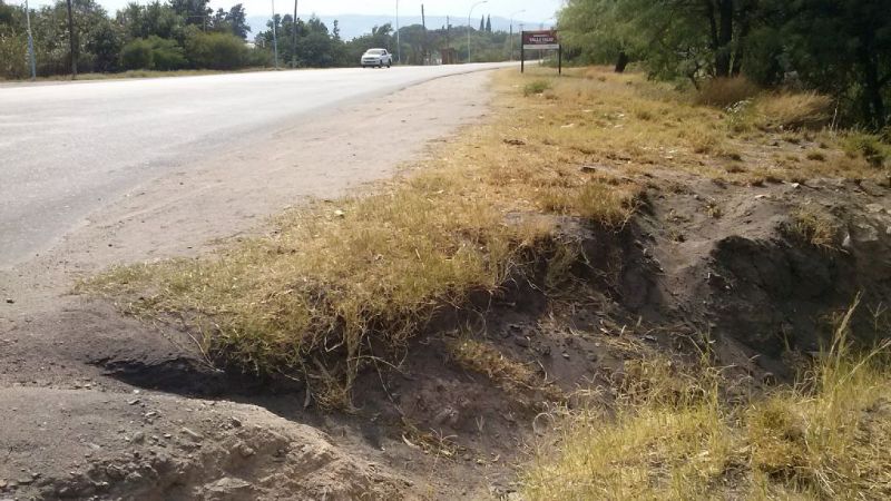 Se sigue socavando la ruta 38 en Valle Viejo