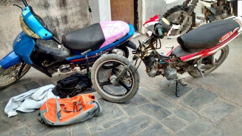 Demoran a 4 adolescentes y secuestran dos motos