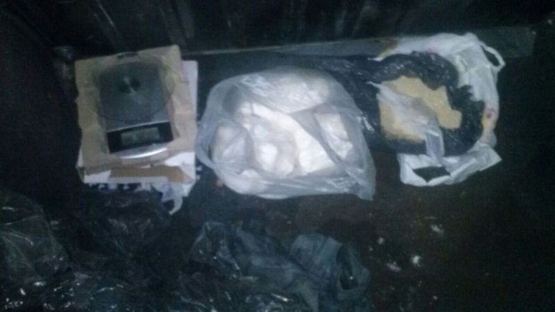 Apresan a pareja con droga y dinero en efectivo