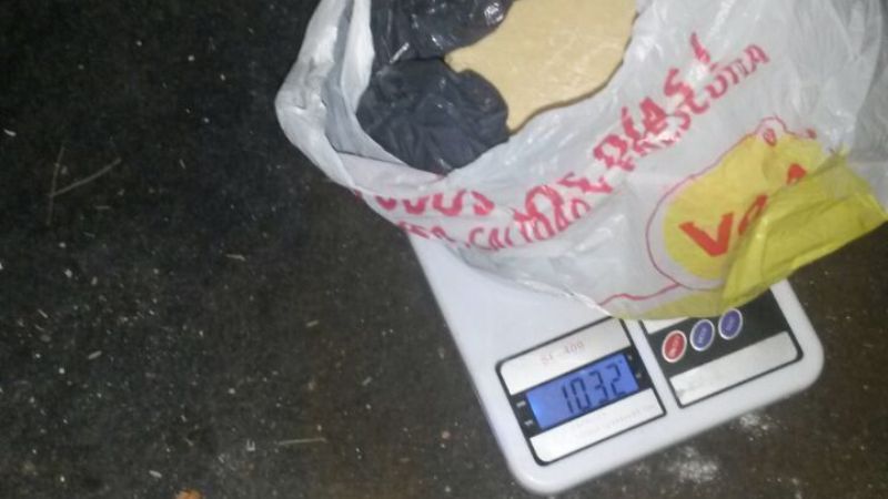 Apresan a pareja con droga y dinero en efectivo