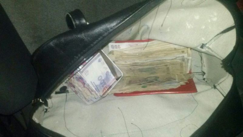 Apresan a pareja con droga y dinero en efectivo