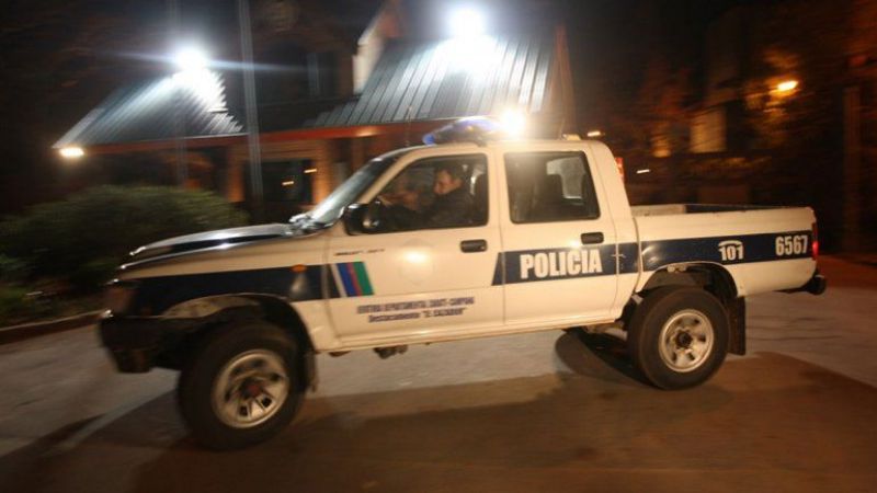Delincuentes le robaron el arma a una uniformada dentro de una comisaría