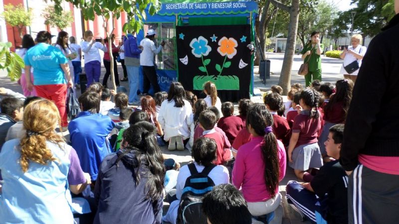 Acciones de consejería odontológica en la Plaza 25 de Mayo