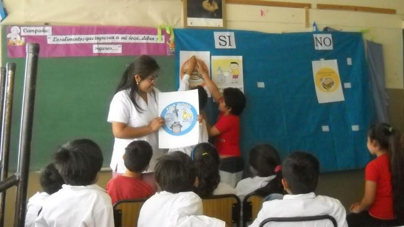 Capacitan alumnos sobre alimentos seguros