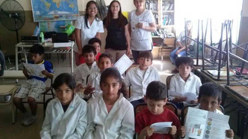 Capacitan alumnos sobre alimentos seguros