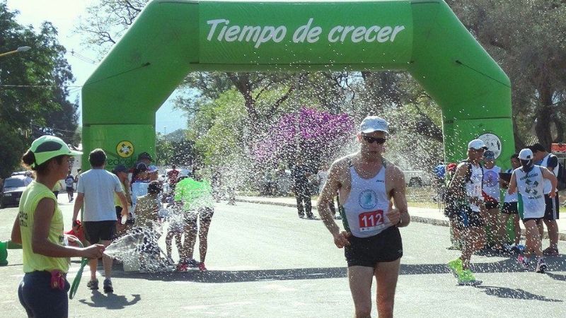 Marcelo Zerdan y Verónica Leiva en los 10 km, Loréfice y Fernández en marcha