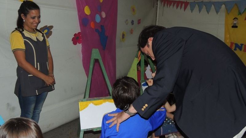 Mera visitó la 10° Feria del Libro en Recreo