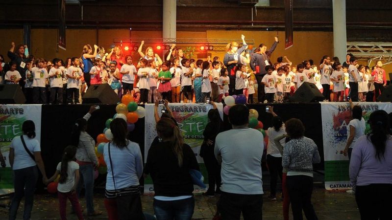 Niños, padres y seños disfrutaron de la primera jornada del Integrarte‏