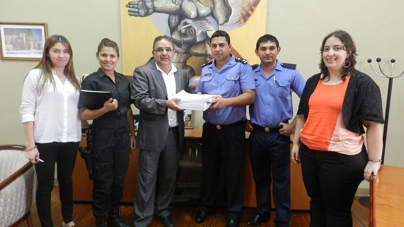 La Capital entregó vales de combustible a las comisarías