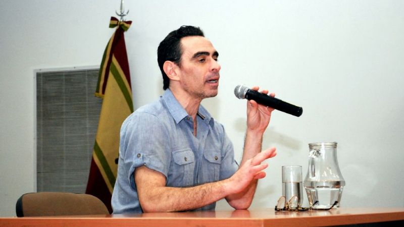 Andahazi compartió su historia literaria con los lectores de Catamarca