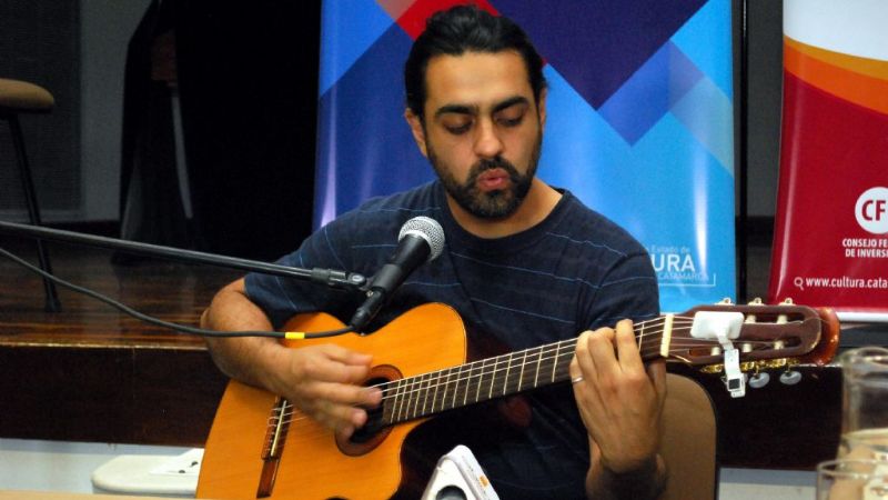 En conferencia, Diego Marioni presentó “Cosiquiando”