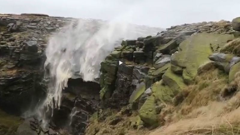 La cascada "mágica" con agua que sube en vez de bajar