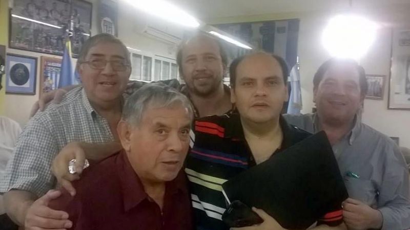 Guiño oficial con una hasta ayer inédita visita al arco gremial