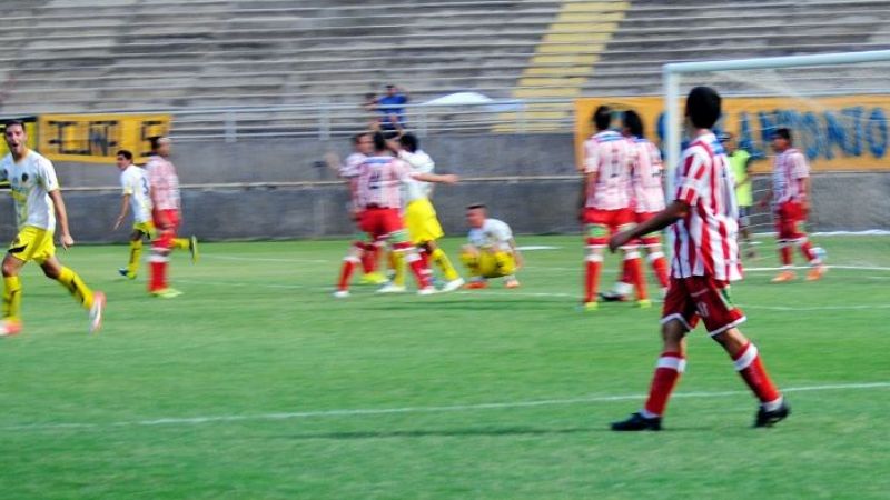 Policial venció a Villa Cubas y se acomodó en la Zona 13 del Federal B