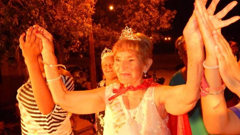 20 candidatas participaron en la elección de la reina madre