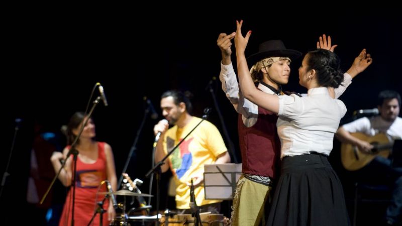 Marioni llevó de viaje al público por la música del país