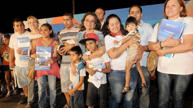 Entregaron 120 viviendas