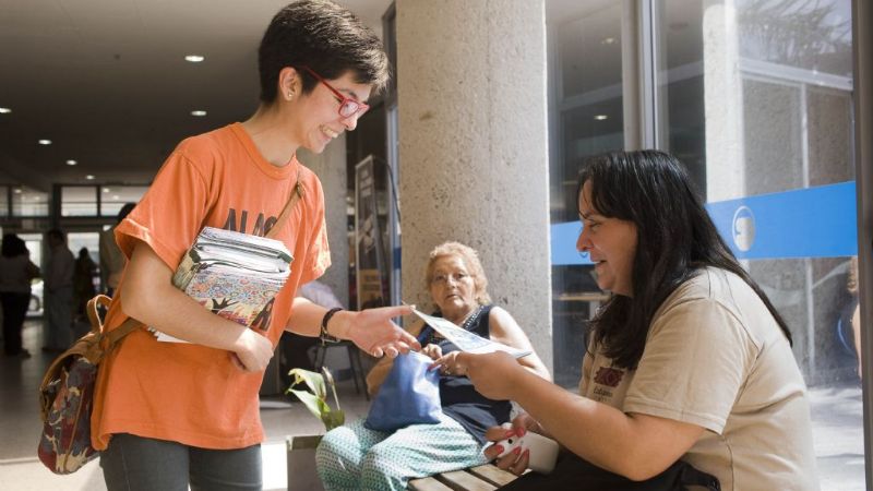 “Lectura a la cabeza” sigue llegando a consultorios y salas de espera