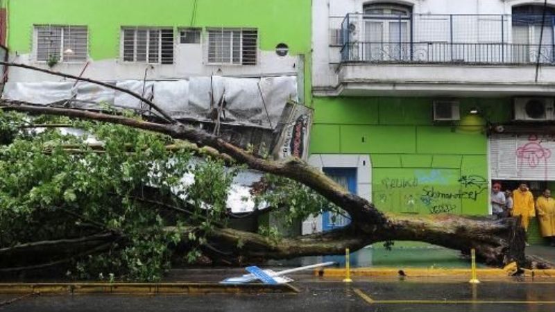 Inundaciones y destrozos en Buenos Aires por el récord de lluvia