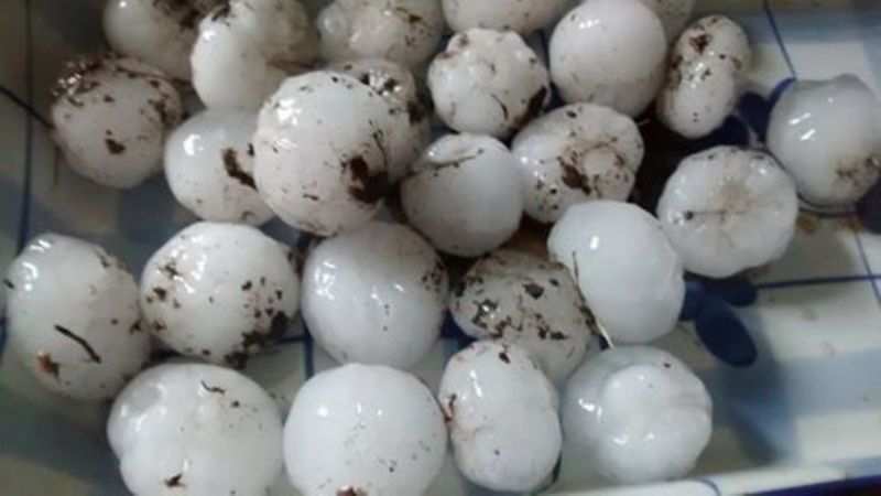 Cayó piedra sin llover