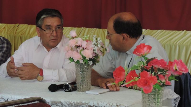 Municipales de San José compartieron desayuno con el obispo Demetrio Jiménez