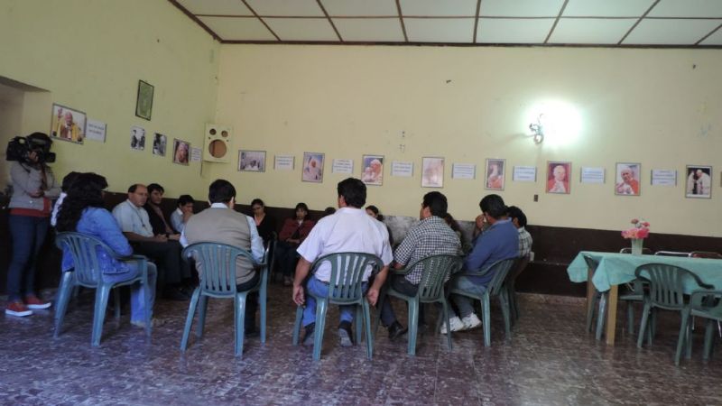 Municipales de San José compartieron desayuno con el obispo Demetrio Jiménez