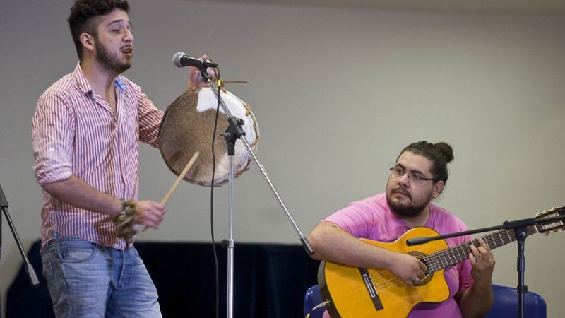 Juan Manuel Rivera le canta al amor