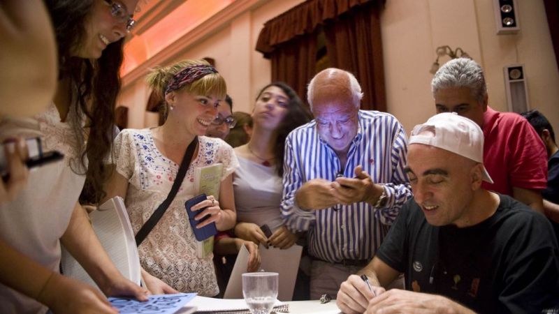 El artista gráfico Rep y sus “obsesiones dibujadas”