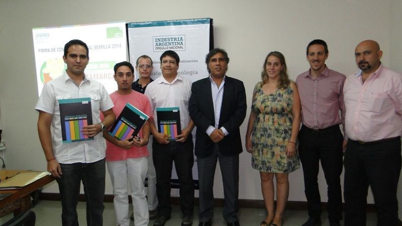 Ganadores de concurso recibieron su préstamo de honor