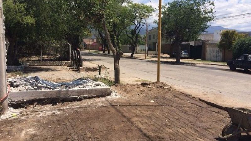 Demolieron construcción que avanzaba sobre el espacio público