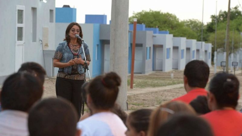 La Gobernadora entregó viviendas sociales en Colpes