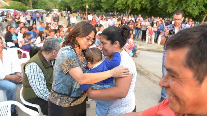 La Gobernadora entregó viviendas sociales en Colpes