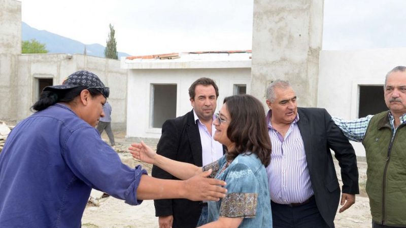 La Gobernadora entregó viviendas sociales en Colpes