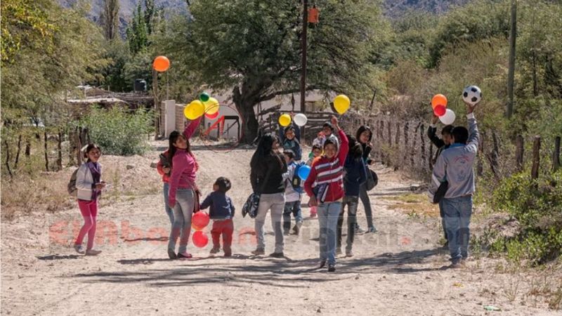 Las escuelas del Norte de Fiambalá “reviven” gracias a los turistas solidarios