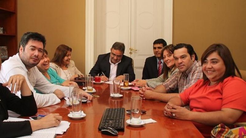 Aumento a docentes municipales y reforma educativa