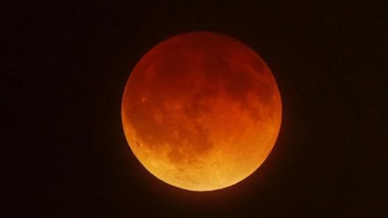 Segunda "luna roja" de este año en la madrugada del miércoles