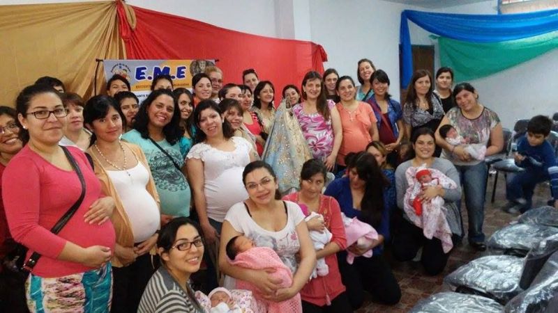 Unas 35 embarazadas participaron del encuentro en la Catedral Basílica