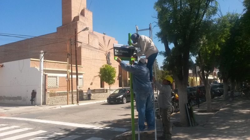 Cambian la cartelería urbana en Santa María