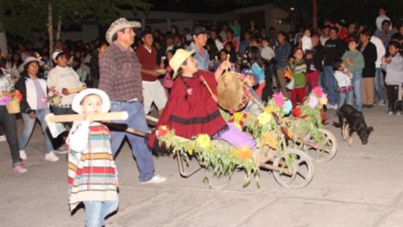 Colorido desfile de carrozas