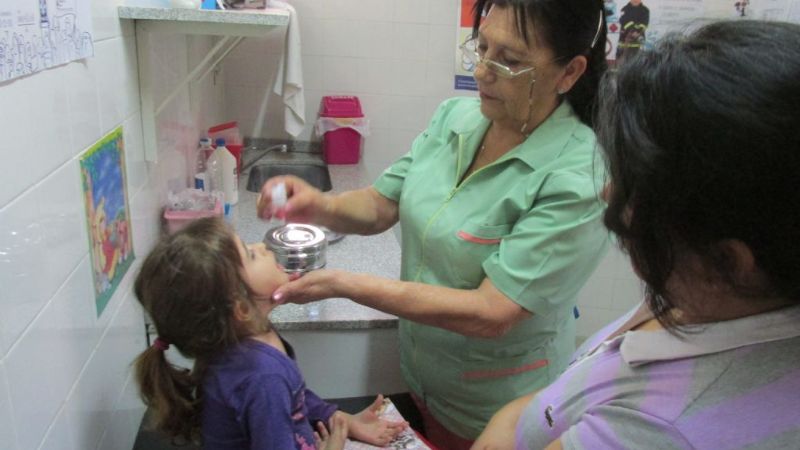 Refuerzan la campaña gratuita de vacunación con Doble Viral y Sabin Oral