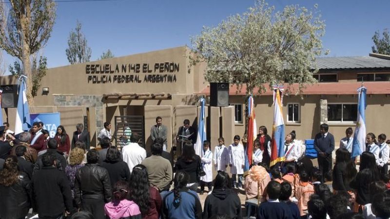 La Gobernadora inauguró la Escuela N° 142 de El Peñón