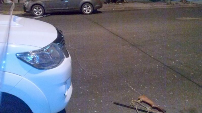 Discutieron, y se enfrentaron a los tiros en plena avenida