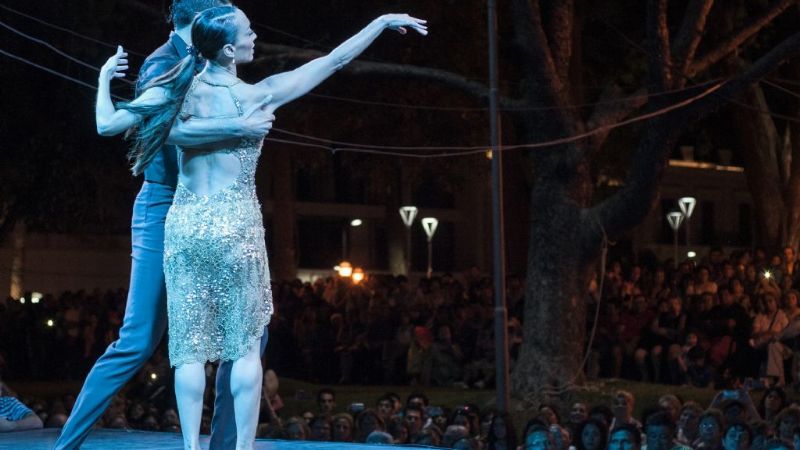 Gran convocatoria para la noche tanguera del sábado con Mora Godoy y Raúl Lavié